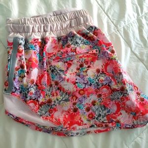 Lululemon Tracker Jogger Sexy Shorts 10 Floral